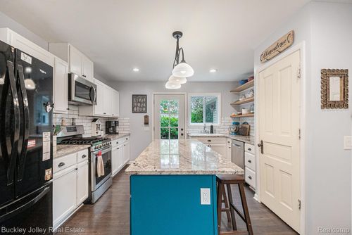 1125 Braeview Dr, Howell, MI, 48843-2009 | Card Image