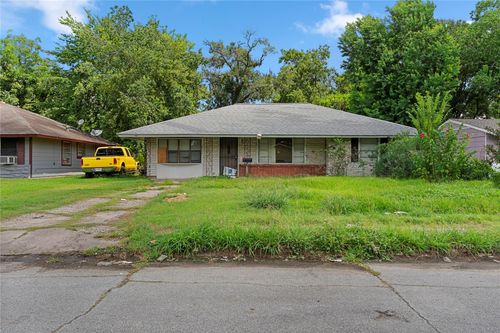 6043 Glenhurst Dr, Houston, TX, 77033-1311 | Card Image