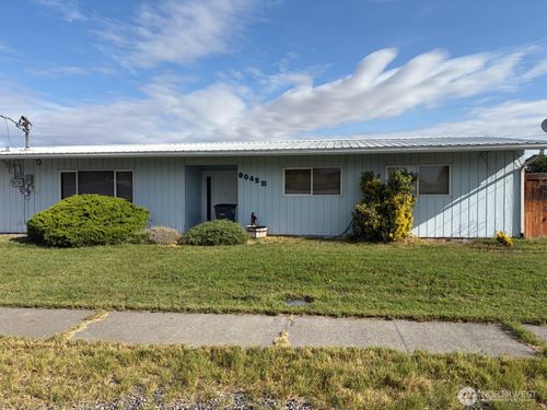 b-9042 Forrestal Ln, Moses Lake, WA, 98837-3111 | Card Image