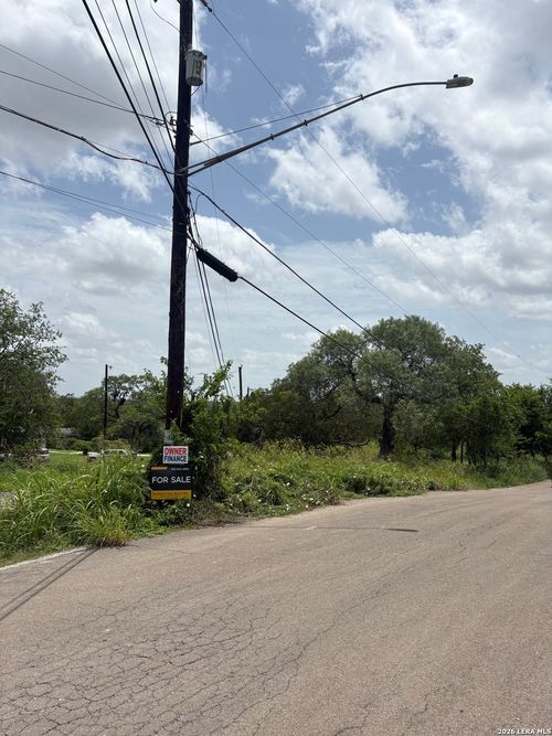 534 F St, San Antonio, TX, 78220-4006 | Card Image