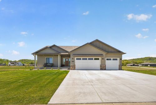 1509 Wildwood Dr, Lake City, MN, 55041-6111 | Card Image