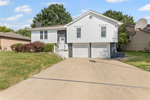 1620 Ne Misty Ln, Lee's Summit, MO, 64086-3300 | Card Image