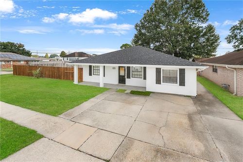 3025 Corinne Dr, Chalmette, LA, 70043-3844 | Card Image