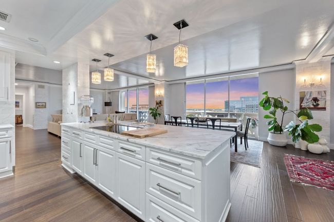 12GHJ - 1801 Lavaca St, Condo with 2 bedrooms, 3 bathrooms and 4 parking in Austin TX | Image 5