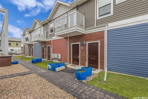 15-401 Av L S, Saskatoon, SK, S7M5Y6 | Card Image