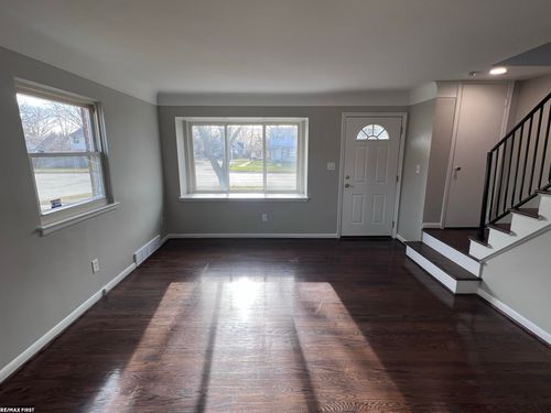 20351 E 8 Mile Rd, Saint Clair Shores, MI, 48080-1652 | Card Image