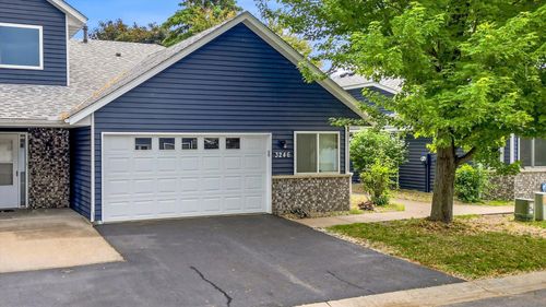3246 Edgerton St, Vadnais Heights, MN, 55127-5032 | Card Image
