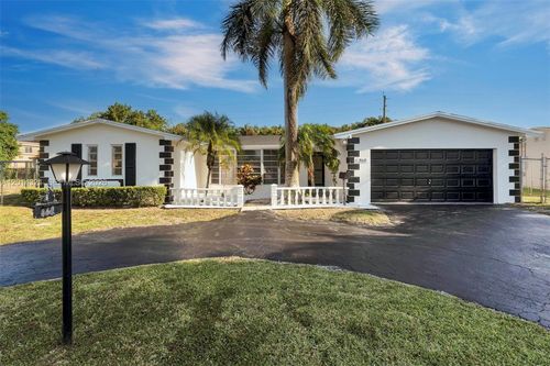 860 Nw 207th St, Miami Gardens, FL, 33169-2321 | Card Image