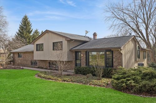 220 N Shannon Dr, Woodstock, IL, 60098-9421 | Card Image