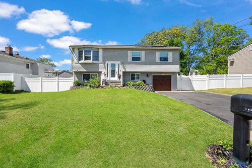 105 Fountain Ave, Selden, NY, 11784-1907 | Card Image