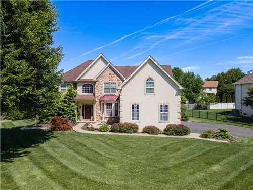 2295 Leigh Dr, Forks Twp, PA, 18040-8472 | Card Image