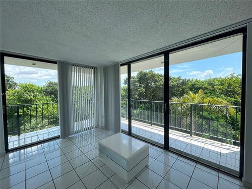 apt-410-9682 Fontainebleau Blvd, Miami, FL, 33172-4121 | Card Image