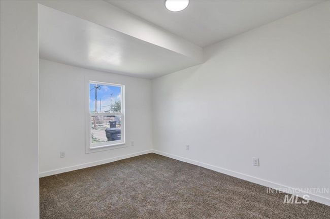 Empty room with dark carpet and baseboards | Image 21