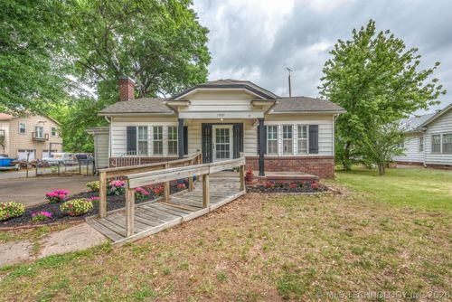 1901 E 9th St, Okmulgee, OK, 74447-5406 | Card Image