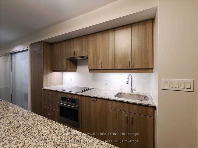 1001 - 426 University Ave, Condo with 2 bedrooms, 1 bathrooms and null parking in Toronto ON | Image 5