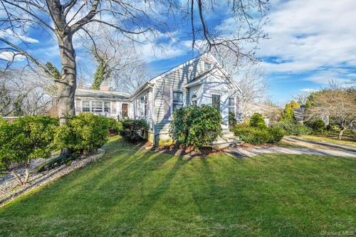 91 Tower St, Sayville, NY, 11782-2318 | Card Image