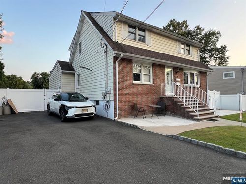 18 Birk St, Saddle Brook, NJ, 07663-5222 | Card Image