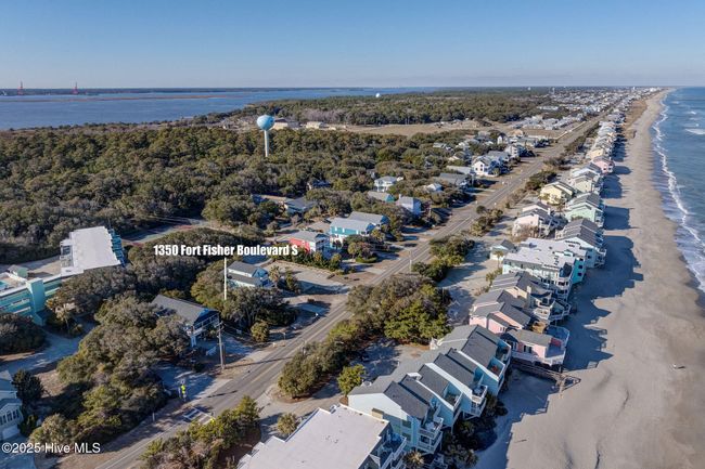 934 Fort Fisher Blvd S, House other with 5 bedrooms, 5 bathrooms and 2 parking in Kure Beach NC | Image 11