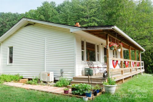 607 Fred Sparks Rd, Bakersville, NC, 28705-8110 | Card Image
