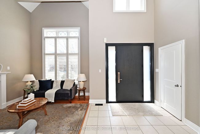 9 Deerhorn Cres, House other with 4 bedrooms, 3 bathrooms and 6 parking in Aurora ON | Image 4