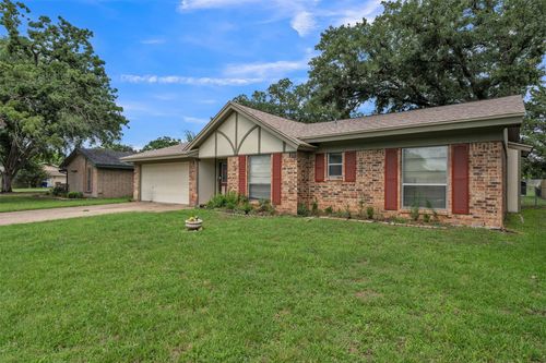 205 Mountain View Dr, Azle, TX, 76020-4405 | Card Image