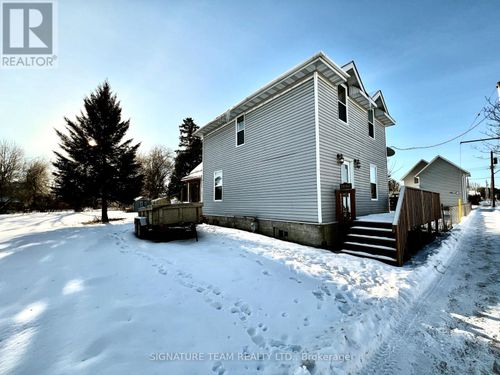 465 Somerset St, Pembroke, ON, K8A4C5 | Card Image