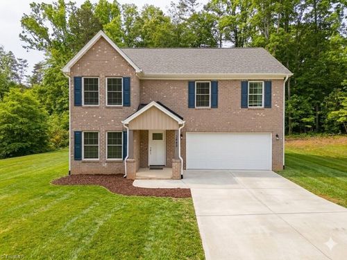 2948 Lashmit Dr, Winston Salem, NC, 27103-5511 | Card Image