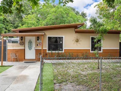 13525 Nw 5th Ave, House other with 2 bedrooms, 1 bathrooms and null parking in North Miami FL | Image 2