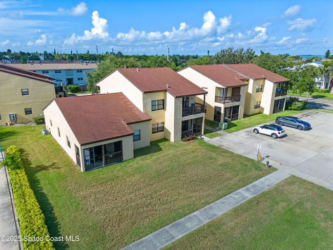 Aerial view of building | Image 32