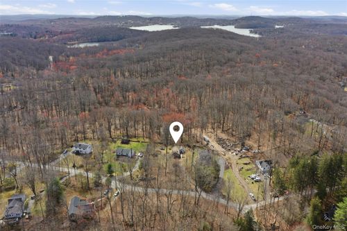 35 Highland Rd, Mahopac, NY, 10541-2909 | Card Image