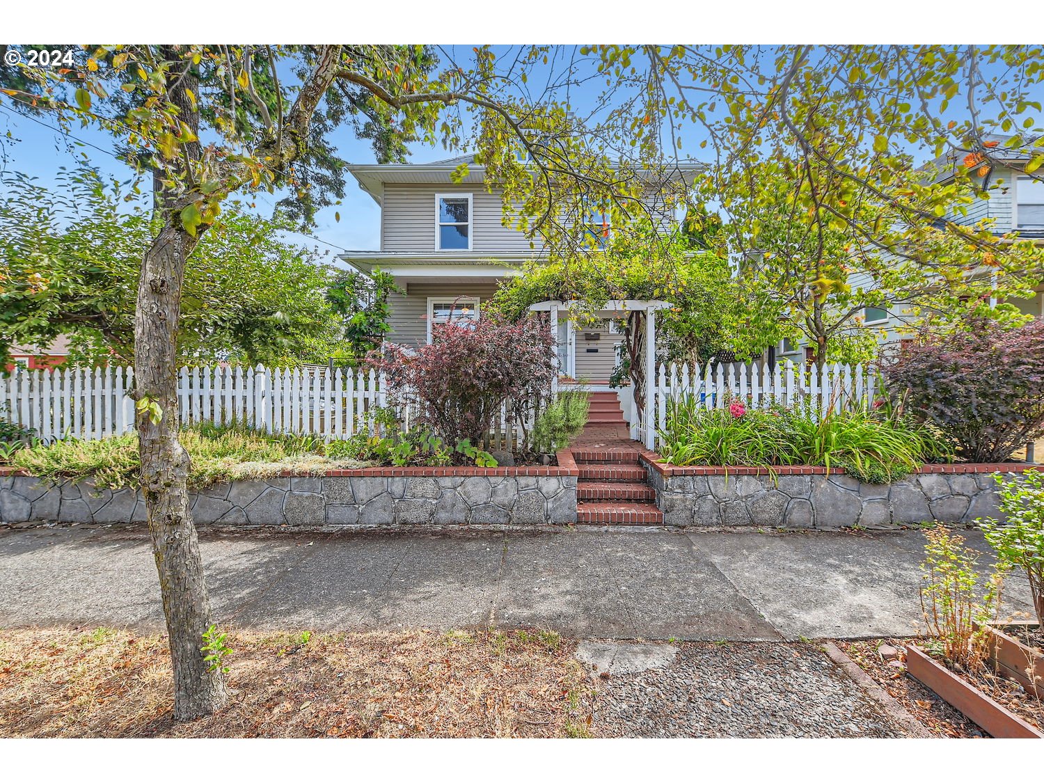 9th Ave, Portland, OR 97211