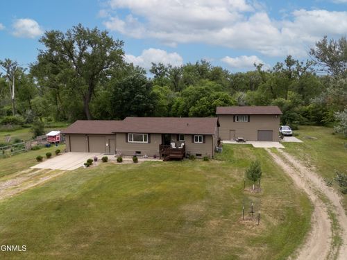 7650 Dogwood Dr, Bismarck, ND, 58504-3051 | Card Image