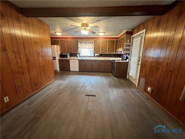 657 N Sandusky St, House other with 3 bedrooms, 2 bathrooms and 8 parking in Tiffin OH | Image 9