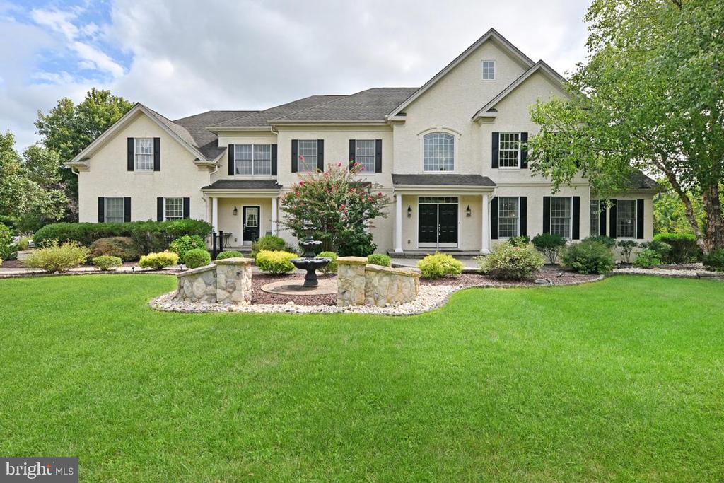 Dutchess Dr, Allentown, NJ 08501