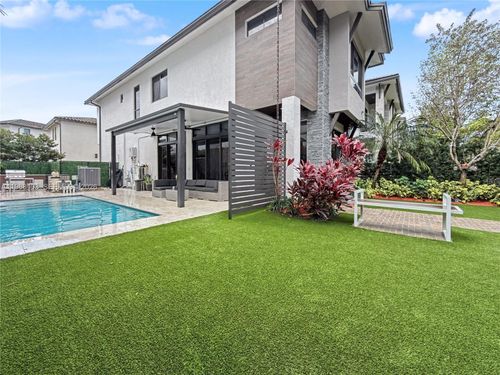 8222-8222 Nw 51st Ter, Doral, FL, 33166-5693 | Card Image