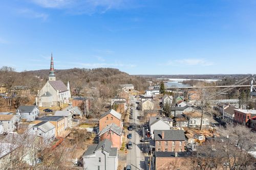 77 W Union St, Kingston, NY, 12401-6322 | Card Image