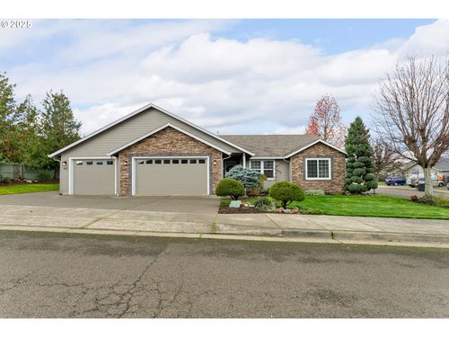 351 Ashwood St, Sutherlin, OR, 97479-9901 | Card Image