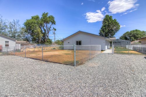 2005 Ledwich Ave, Union Gap, WA, 98903-1429 | Card Image