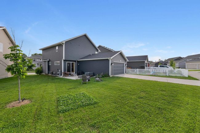 1213 Twisted Branch Way, House other with 3 bedrooms, 3 bathrooms and null parking in Sun Prairie WI | Image 4