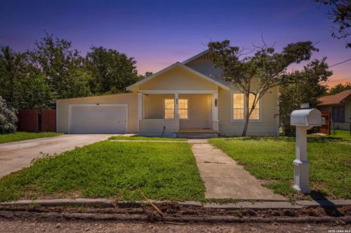 415 Elm St, Seguin, TX, 78155-4717 | Card Image