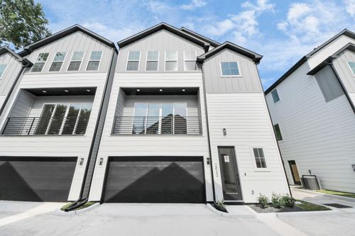 2422 Harrington St, Houston, TX, 77026-7324 | Card Image