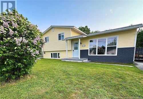 1035 Victoria Ave, Bathurst, NB, E2A3K1 | Card Image