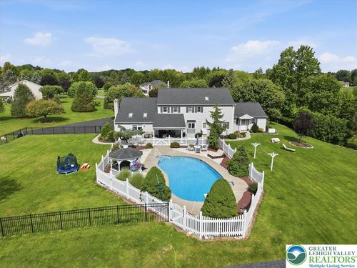 2101 Schroettner Cir, Nazareth, PA, 18064-8737 | Card Image