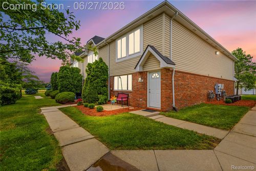 32-29760 Beverly Ln, Chesterfield, MI, 48047-5728 | Card Image