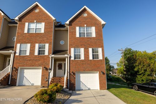 104 Olivia Ln, Maryville, TN, 37804-2911 | Card Image