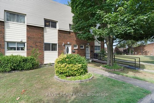 28-30 Regent Ave, Hamilton, ON, L9B1B3 | Card Image