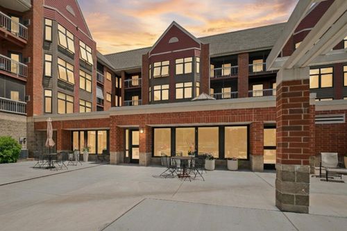 111-500 County Road B W, Roseville, MN, 55113-6600 | Card Image