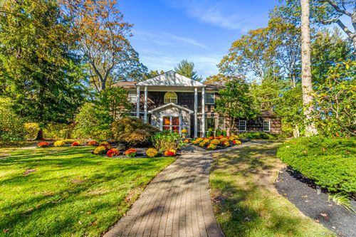 29 Winter Ln, Dix Hills, NY, 11746-5726 | Card Image