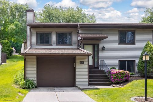 625 Montroyale Dr, Erie, PA, 16504-2617 | Card Image
