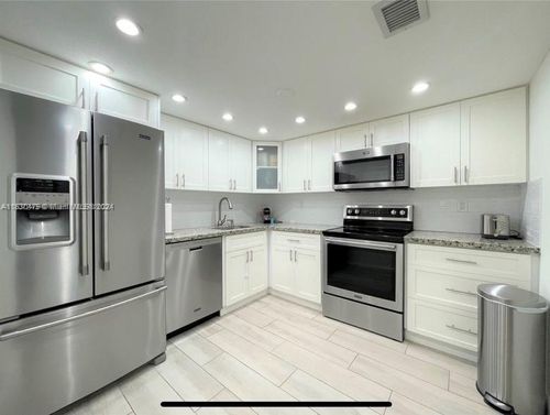 206-2600 Collins Ave, Miami Beach, FL, 33140 | Card Image